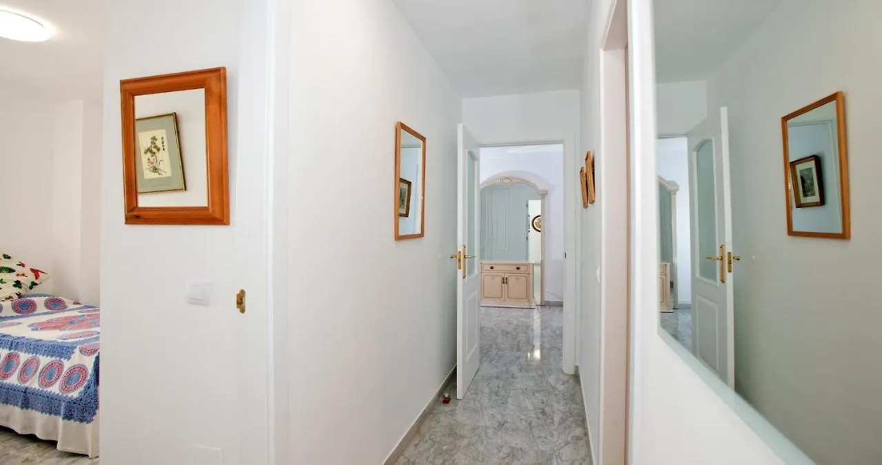 Apartment Marbella Sleeps 8 Aircon Fast Wifi 63 Inch Tv Secure Underground Parking Free Netflix