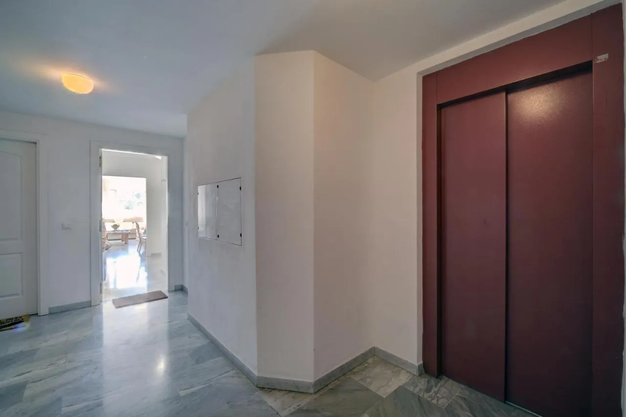 Marbella Sleeps 8 Aircon Fast Wifi 63 Inch Tv Secure Underground Parking Free Netflix Apartment