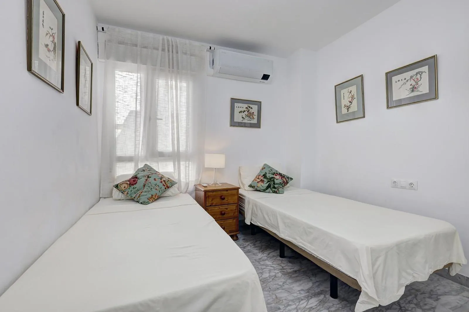 Apartment Marbella Sleeps 8 Aircon Fast Wifi 63 Inch Tv Secure Underground Parking Free Netflix