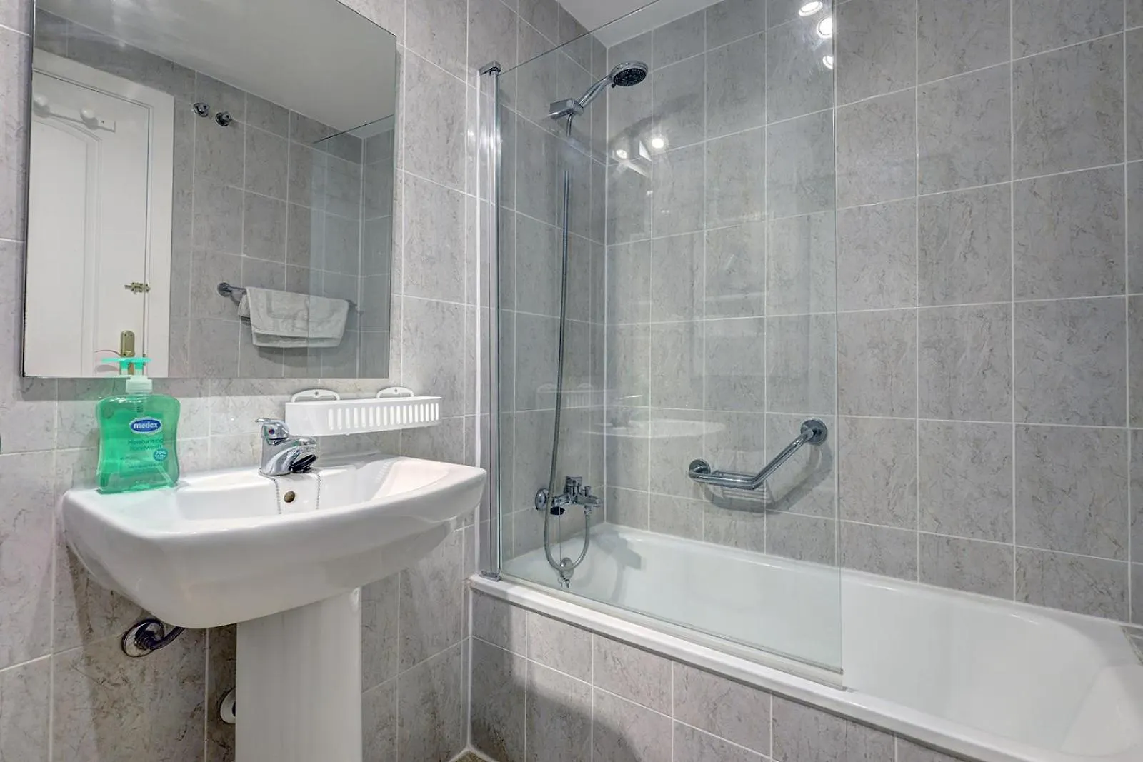 Apartment Marbella Sleeps 8 Aircon Fast Wifi 63 Inch Tv Secure Underground Parking Free Netflix Spain