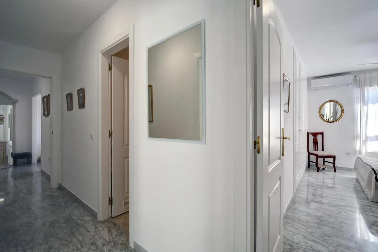 Marbella Sleeps 8 Aircon Fast Wifi 63 Inch Tv Secure Underground Parking Free Netflix 0*,