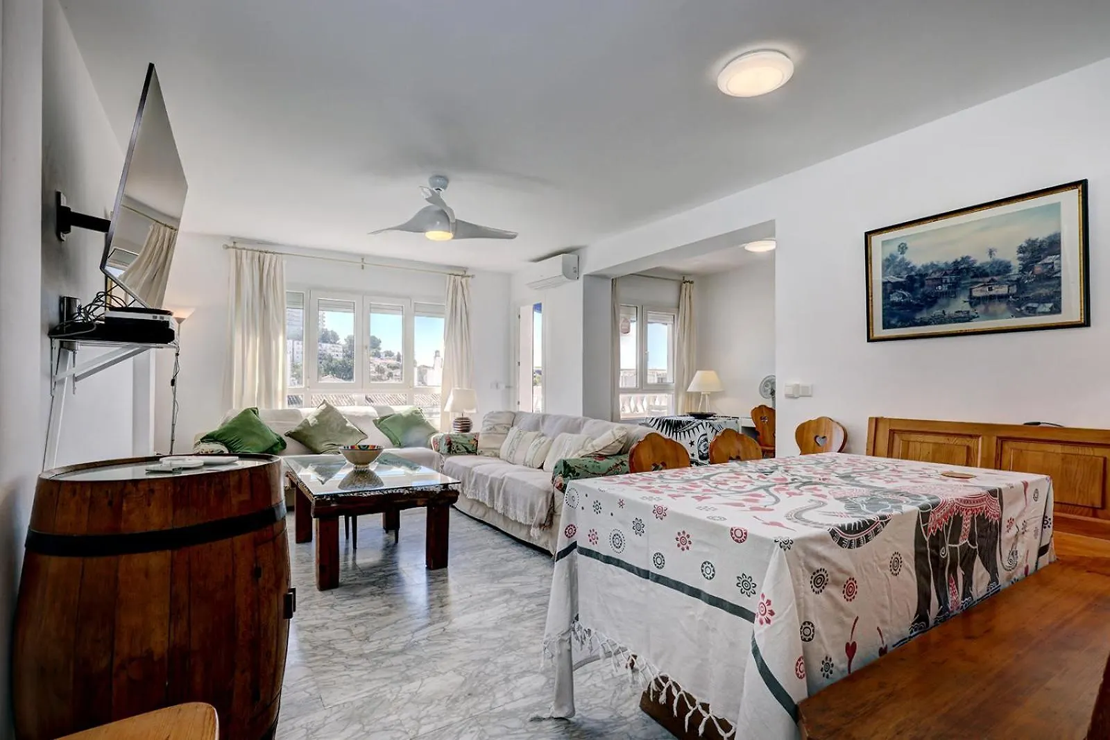 Marbella Sleeps 8 Aircon Fast Wifi 63 Inch Tv Secure Underground Parking Free Netflix 0*,  Spanien