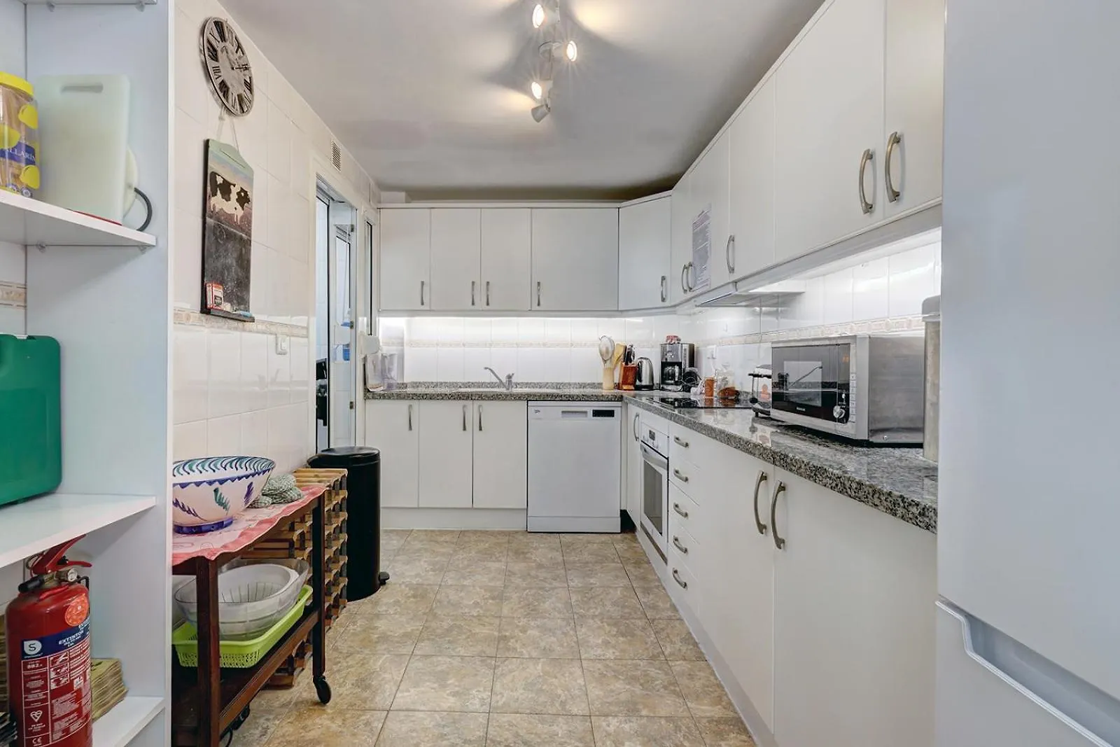 Marbella Sleeps 8 Aircon Fast Wifi 63 Inch Tv Secure Underground Parking Free Netflix 0*,  Spanien