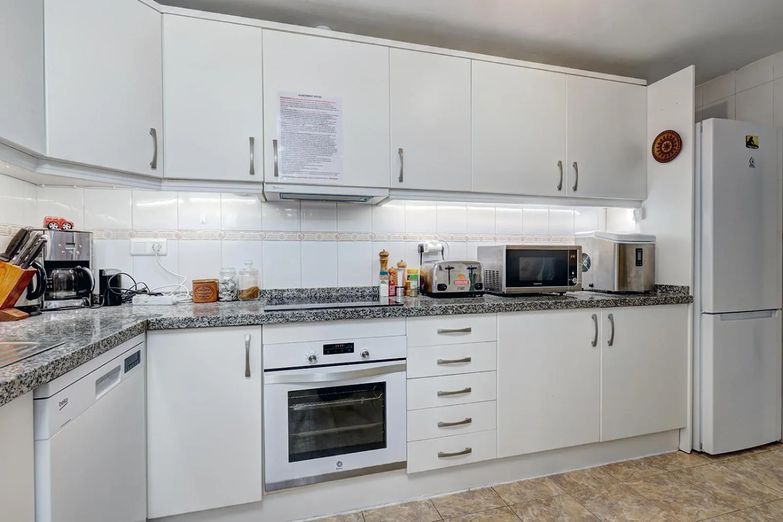 Lägenhet Marbella Sleeps 8 Aircon Fast Wifi 63 Inch Tv Secure Underground Parking Free Netflix