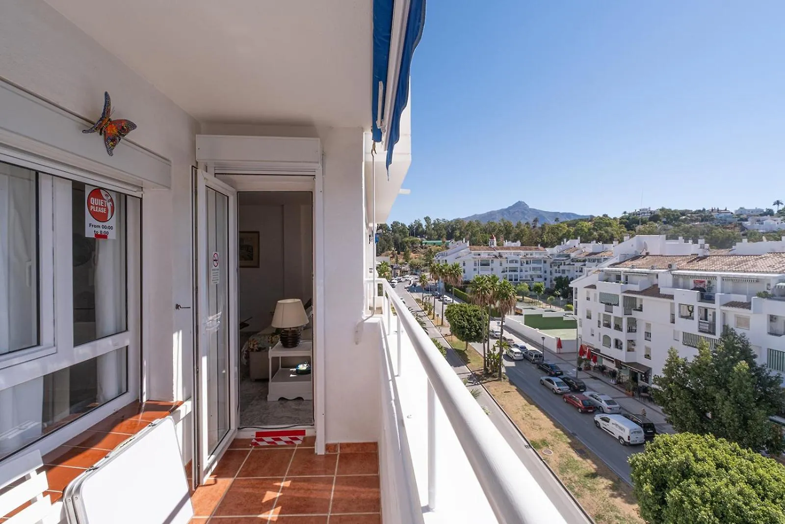 Marbella Sleeps 8 Aircon Fast Wifi 63 Inch Tv Secure Underground Parking Free Netflix Lägenhet